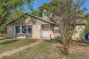 7214 Salt Springs Dr in Austin, TX - Building Photo