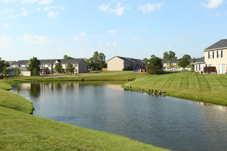 Willow Ponds Townhomes in Lansing, MI - Foto de edificio - Building Photo