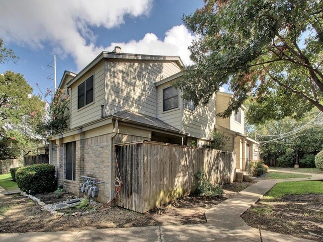 11301 Jollyville Rd in Austin, TX - Building Photo - Building Photo