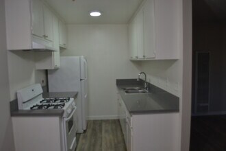 Hermitage apartments in Valley Village, CA - Foto de edificio - Building Photo