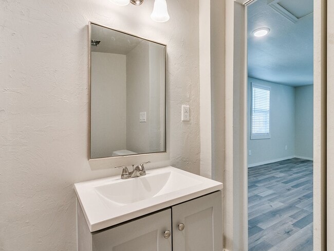 1617 SW 32nd St in Oklahoma City, OK - Building Photo - Building Photo