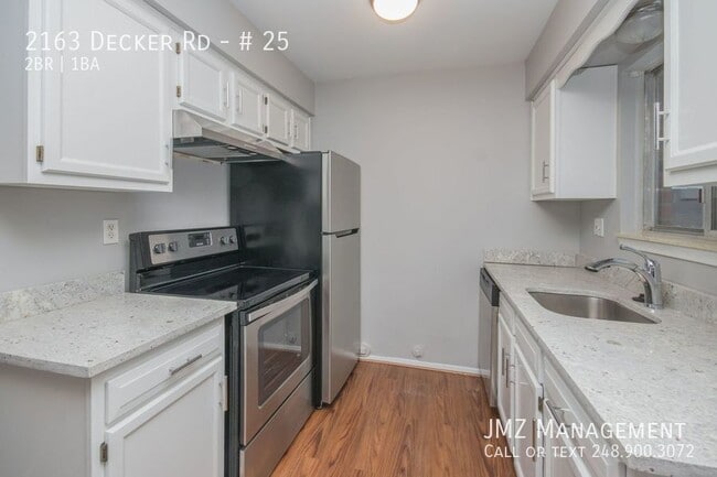 2163 Decker Rd in Walled Lake, MI - Building Photo - Building Photo