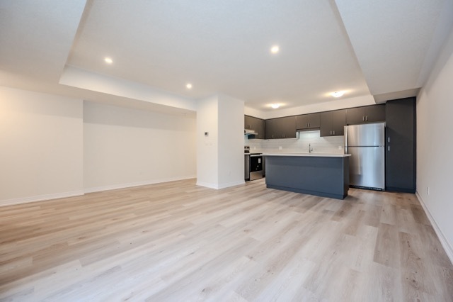 40 Reverie Way in Kitchener, ON - Building Photo - Building Photo