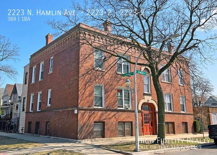 2223 N Hamlin Ave in Chicago, IL - Building Photo