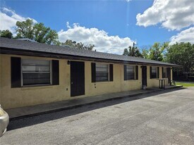 830 N Clake Ave in DeLand, FL - Building Photo