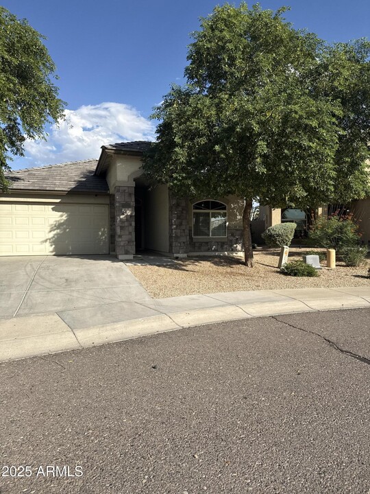 5623 S 27th Dr in Phoenix, AZ - Foto de edificio
