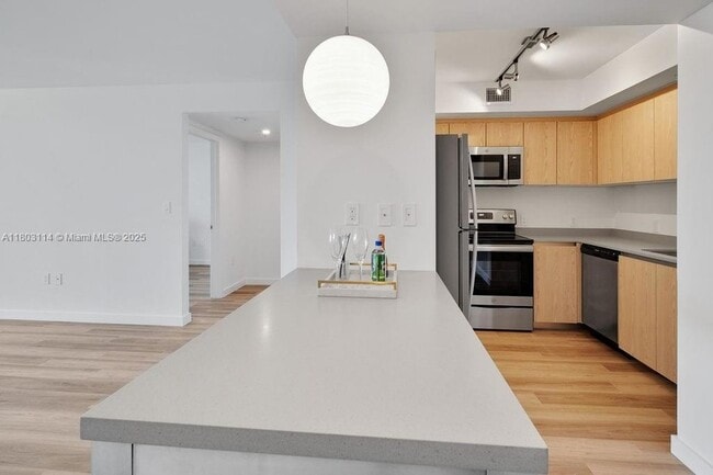 1500 Bay Rd, Unit M-0915 in Miami Beach, FL - Building Photo - Building Photo