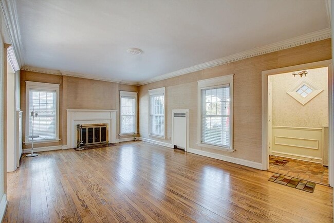 2225 E Woodstock Pl in Milwaukee, WI - Building Photo - Building Photo