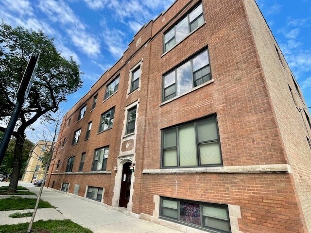 1520 W Winona St in Chicago, IL - Building Photo