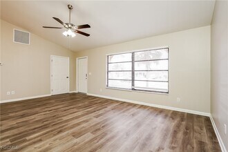 241 NE 10th Ave in Cape Coral, FL - Building Photo - Building Photo