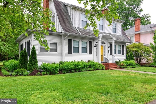 property at 315 S Aurora St