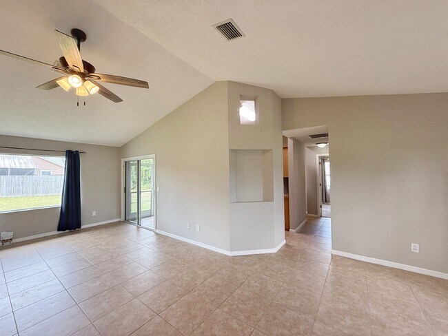 39 Fischer Ln in Palm Coast, FL - Building Photo - Building Photo
