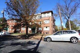 1210 Perry St NE in Washington, DC - Building Photo - Building Photo