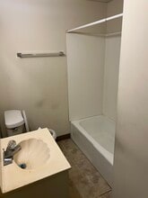 116 Maryland Ave SW, Unit 116 A in Canton, OH - Building Photo - Building Photo