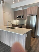 4130 Parkside Village Dr in Mississauga, ON - Building Photo