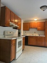 1810 W Kemper Rd in Cincinnati, OH - Building Photo - Building Photo