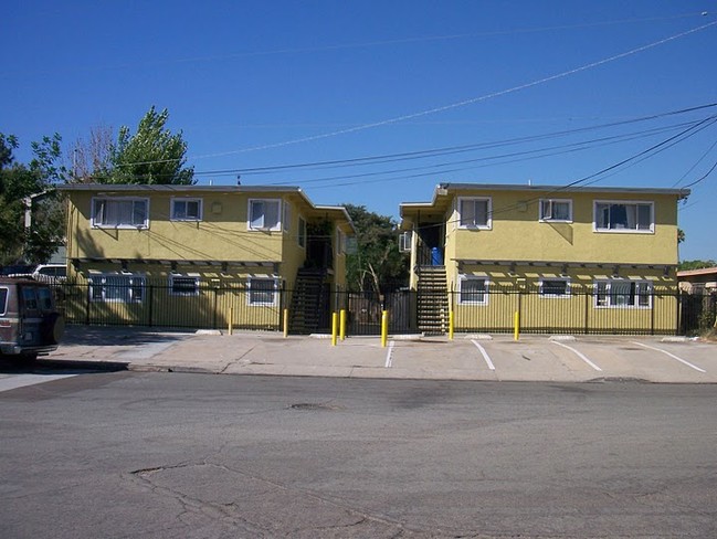 3258-3260 Greely Ave in San Diego, CA - Foto de edificio - Building Photo