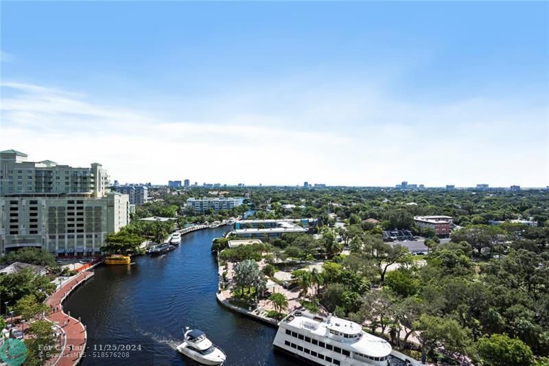 411 N New River Dr E in Fort Lauderdale, FL - Building Photo