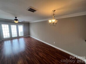 1336 Green Oaks Ln in Charlotte, NC - Foto de edificio - Building Photo