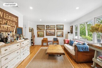 44 Milina Dr in East Hampton, NY - Building Photo - Building Photo