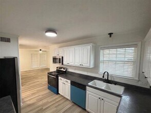 5441 Wales Ave in Fort Worth, TX - Building Photo - Building Photo