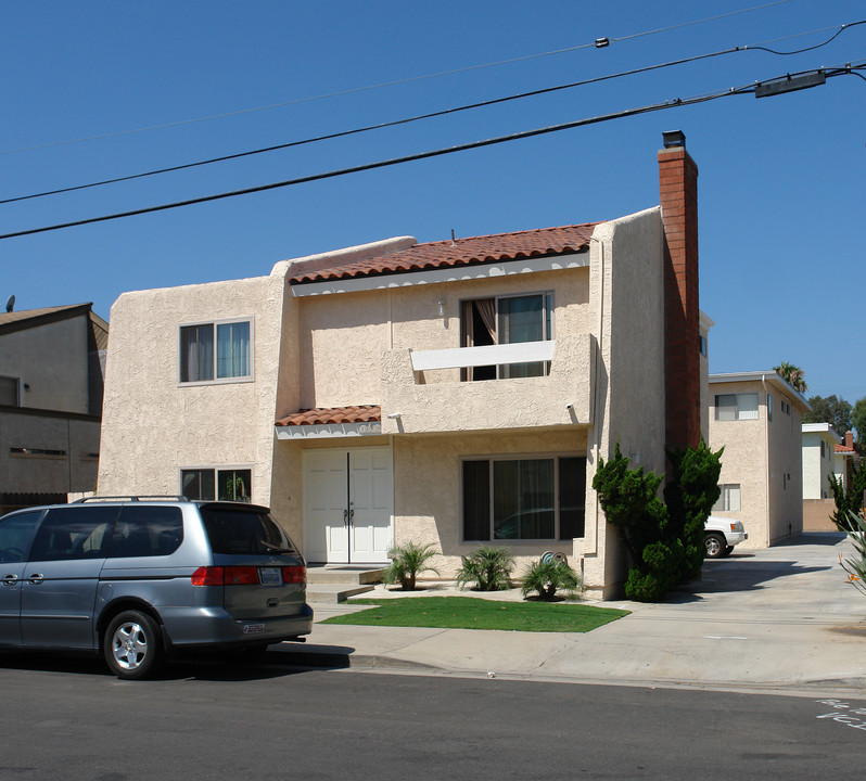 16681 Dolores St in Huntington Beach, CA - Building Photo