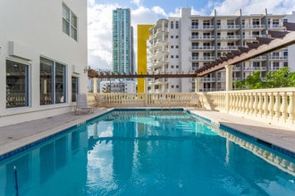 Porta di Oro Apartments in Miami, FL - Building Photo - Building Photo