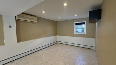 86 Notre Dame Ave, Unit 1 in Staten Island, NY - Building Photo - Building Photo