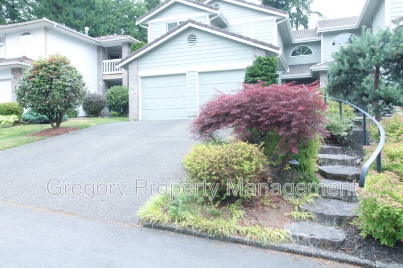 2000 Village Green Dr in Mill Creek, WA - Building Photo