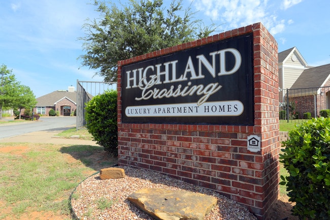 Highland Crossing Apartments in Tulsa, OK - Building Photo - Building Photo