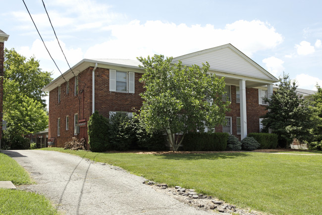 1938 Gardiner Ln in Louisville, KY - Building Photo - Building Photo