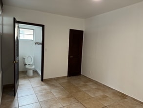 251 NE 41st St in Oakland Park, FL - Foto de edificio - Building Photo