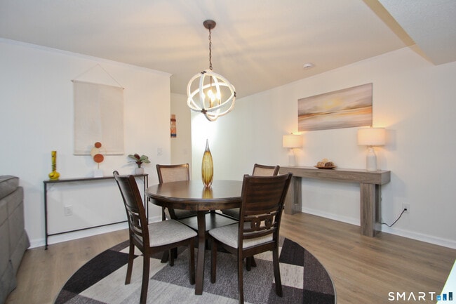 1 Concorde Way in Windsor Locks, CT - Building Photo - Building Photo