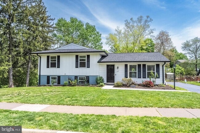 property at 724 N Argonne Ave