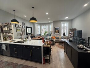 2451 N Albany Ave in Chicago, IL - Building Photo - Building Photo