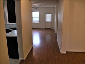 2926 Meadowglen Crest in Houston, TX - Building Photo - Building Photo