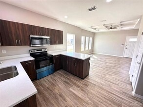 4000 Walnut Ave, Unit 4 in McAllen, TX - Building Photo - Building Photo