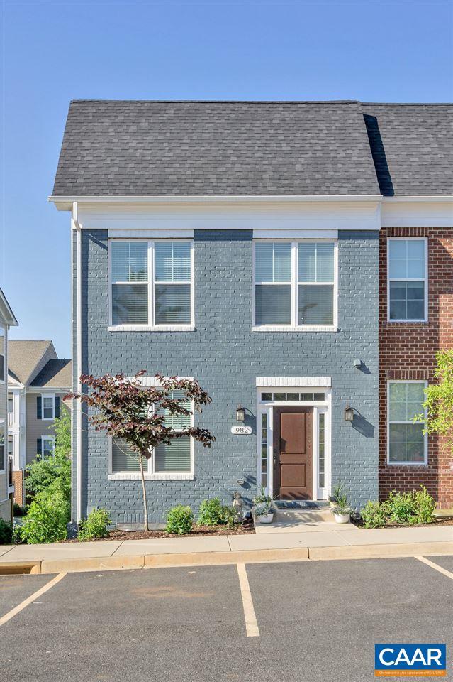 property at 982 Belvedere Way