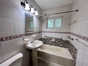 6225 SW 26th St in Miami, FL - Building Photo - Building Photo