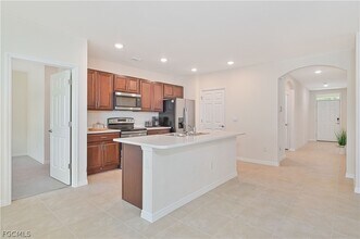 1009 Jacaranda Pkwy E in Cape Coral, FL - Building Photo - Building Photo