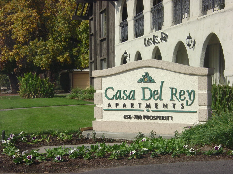 Casa Del Rey in Tulare, CA - Foto de edificio