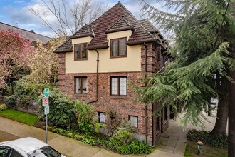 Creswick Apartments in Seattle, WA - Building Photo - Primary Photo