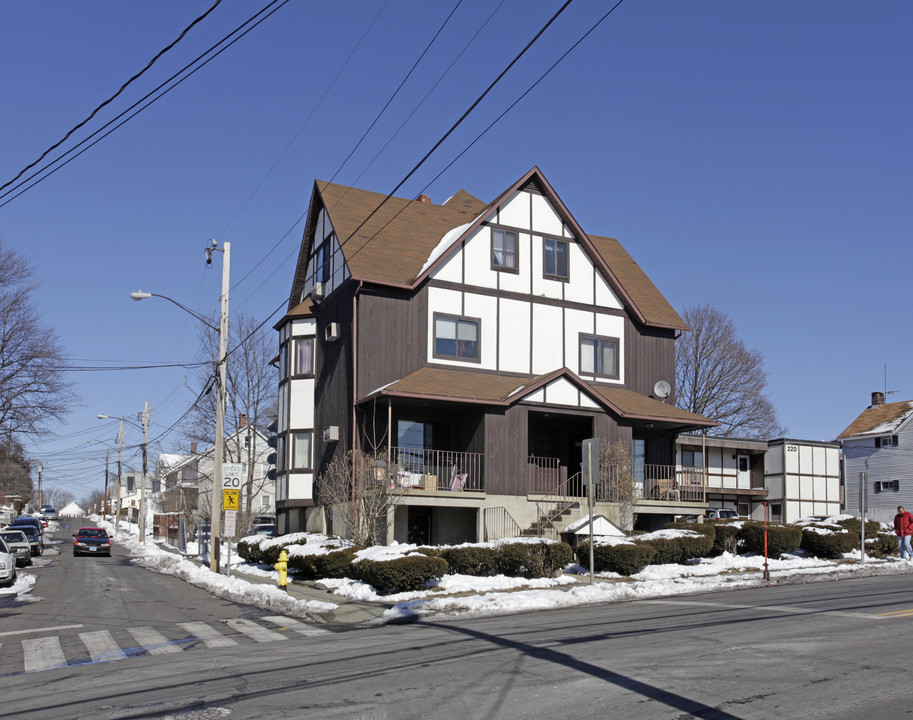204 Cove Rd in Stamford, CT - Foto de edificio