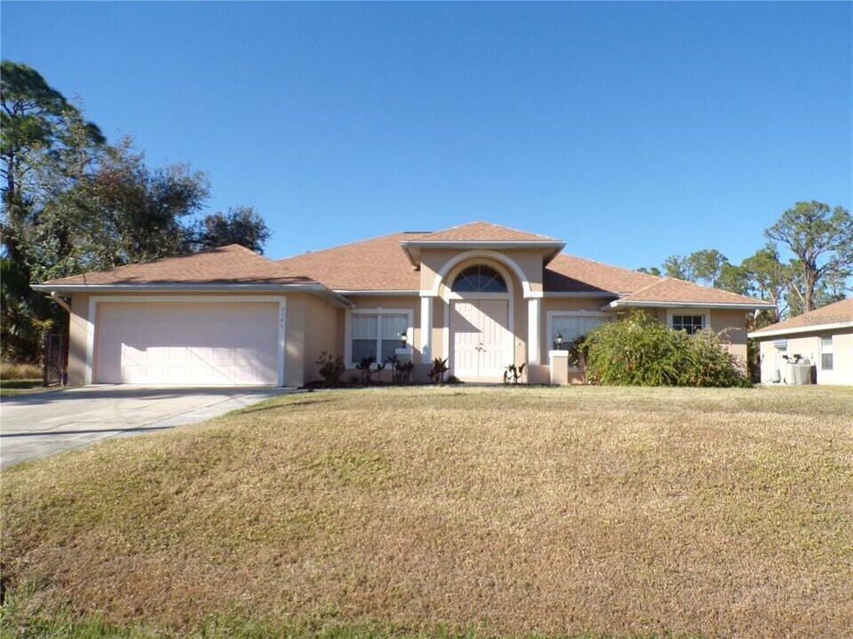 3341 Richardson St in North Port, FL - Building Photo