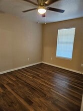 225 E Craven Ave in Lacy Lakeview, TX - Building Photo - Building Photo