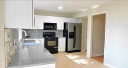 14319 Whitecross Dr in Houston, TX - Building Photo - Building Photo