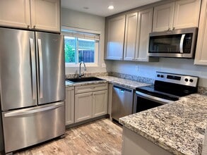 685 Racquet Club Cir in Rohnert Park, CA - Building Photo - Building Photo