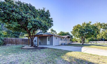 8201 Parkdale Cove in Austin, TX - Building Photo - Building Photo