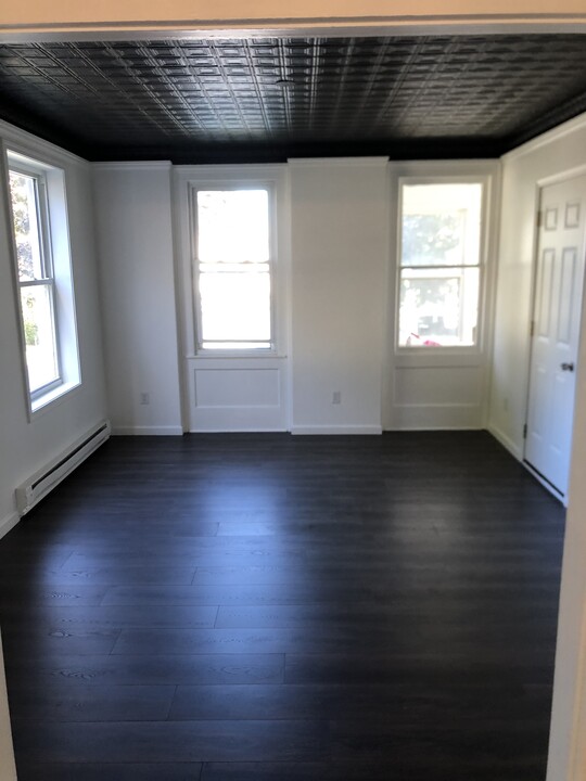 140 W 3rd St in Oswego, NY - Building Photo