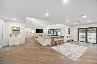 845 NE Mulberry Dr in Boca Raton, FL - Building Photo - Building Photo